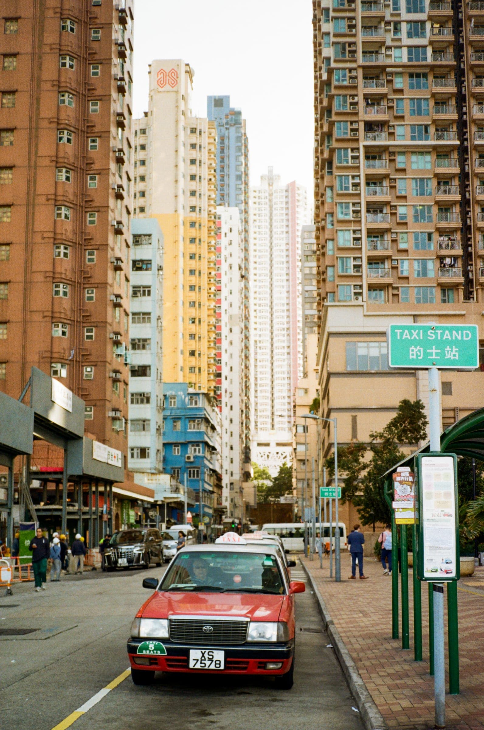 中国香港 · 2024年 · Kodak Gold 200，Lan Wang 摄