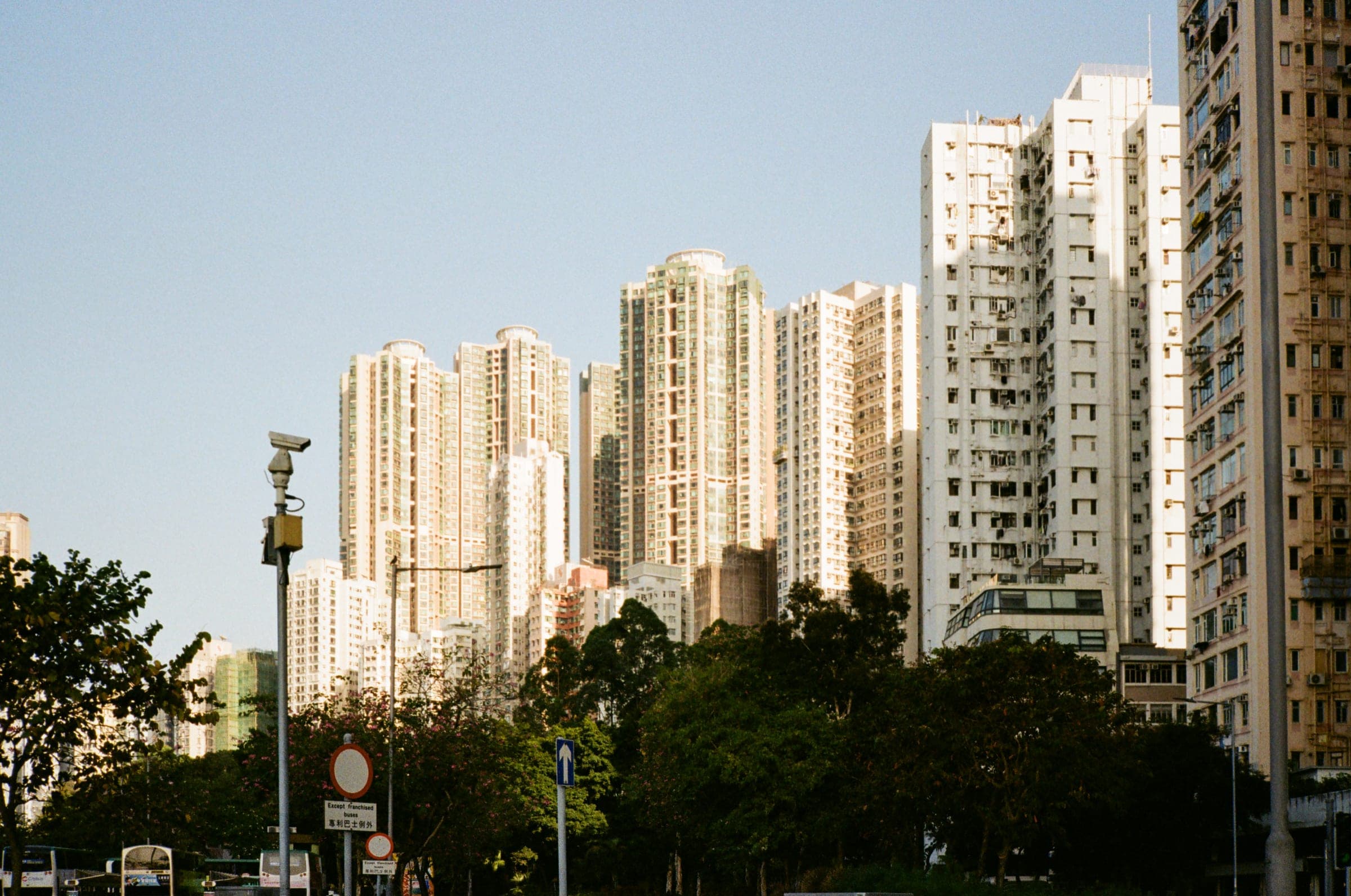 中国香港 · 2024年 · Kodak Gold 200，Lan Wang 摄