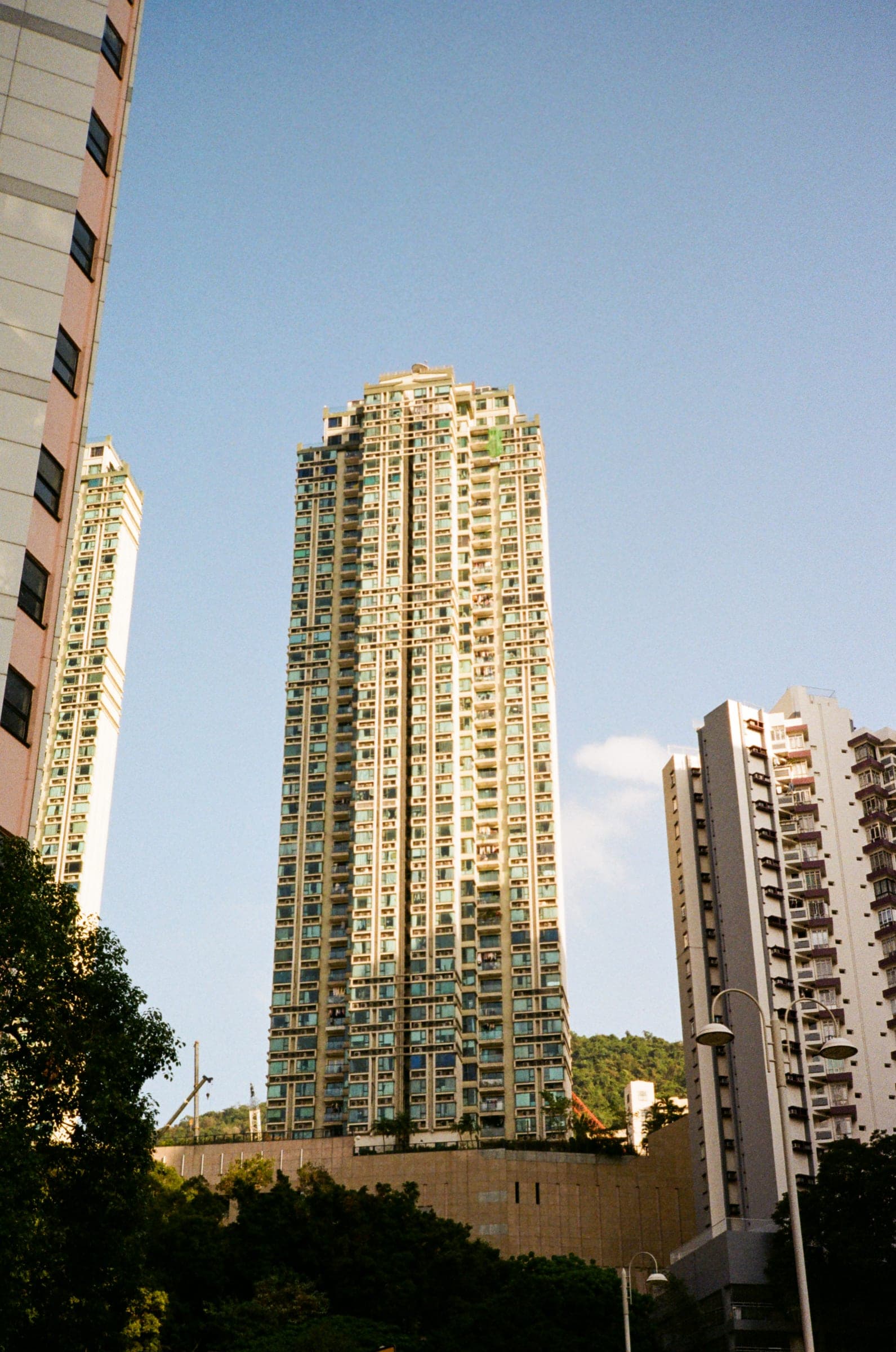 中国香港 · 2024年 · Kodak Gold 200，Lan Wang 摄