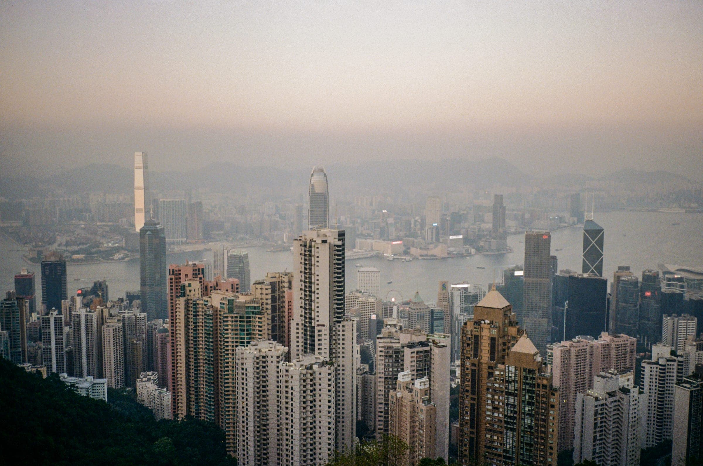 中国香港 · 2024年 · Kodak Gold 200，Lan Wang 摄