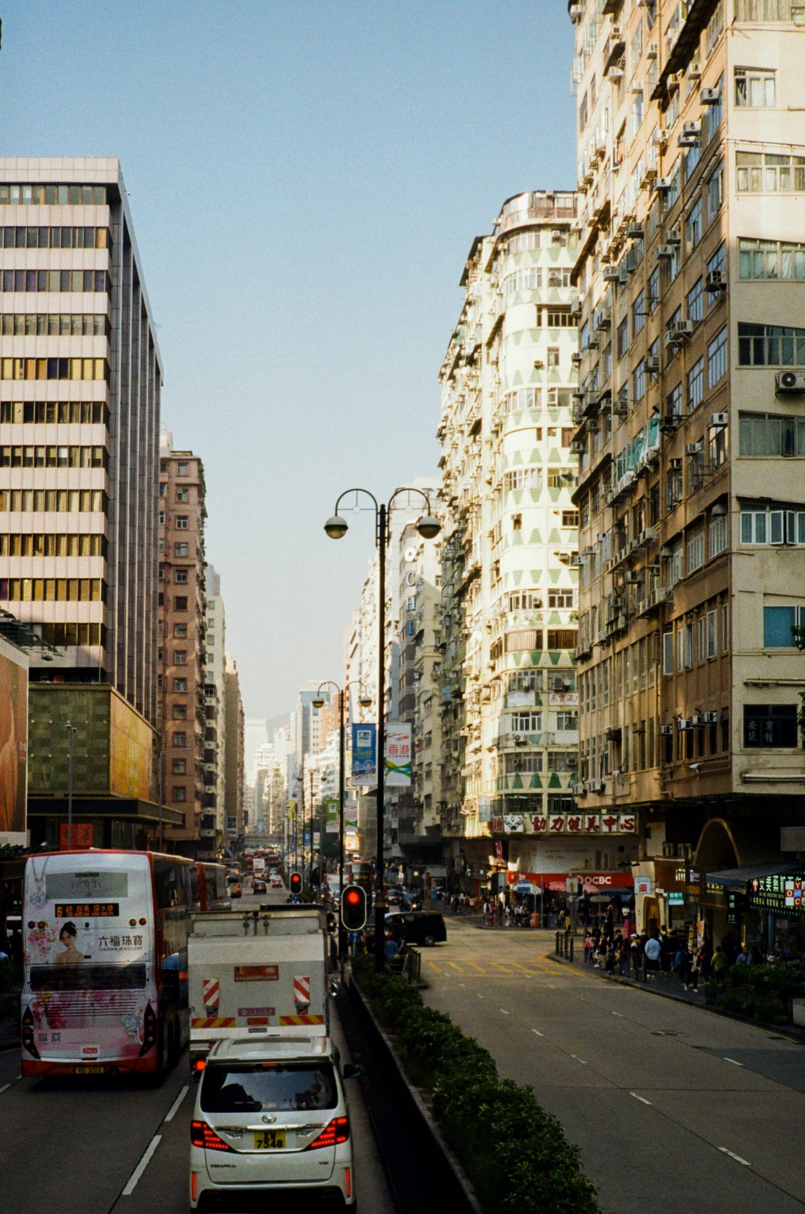 中国香港 · 2024年 · Kodak ColorPlus 200，Lan Wang 摄