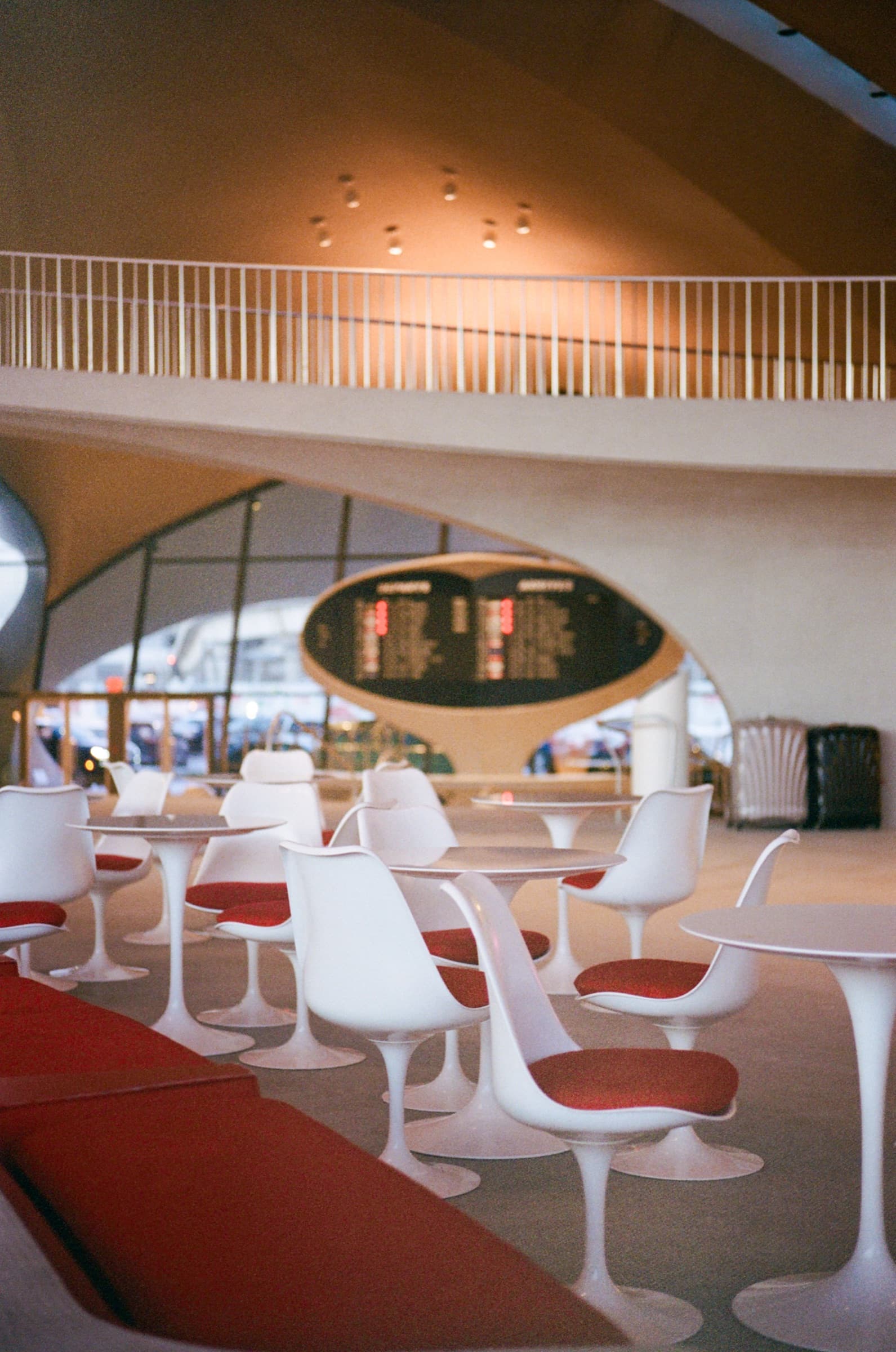 TWA 航站楼 · 美国纽约 · 2024年 · Kodak Portra 400，Lan Wang 摄